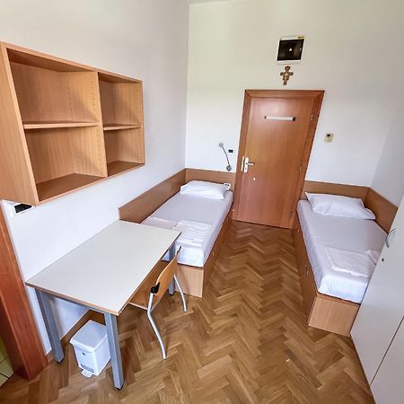 Hostel Sveta Ana كوبر المظهر الخارجي الصورة