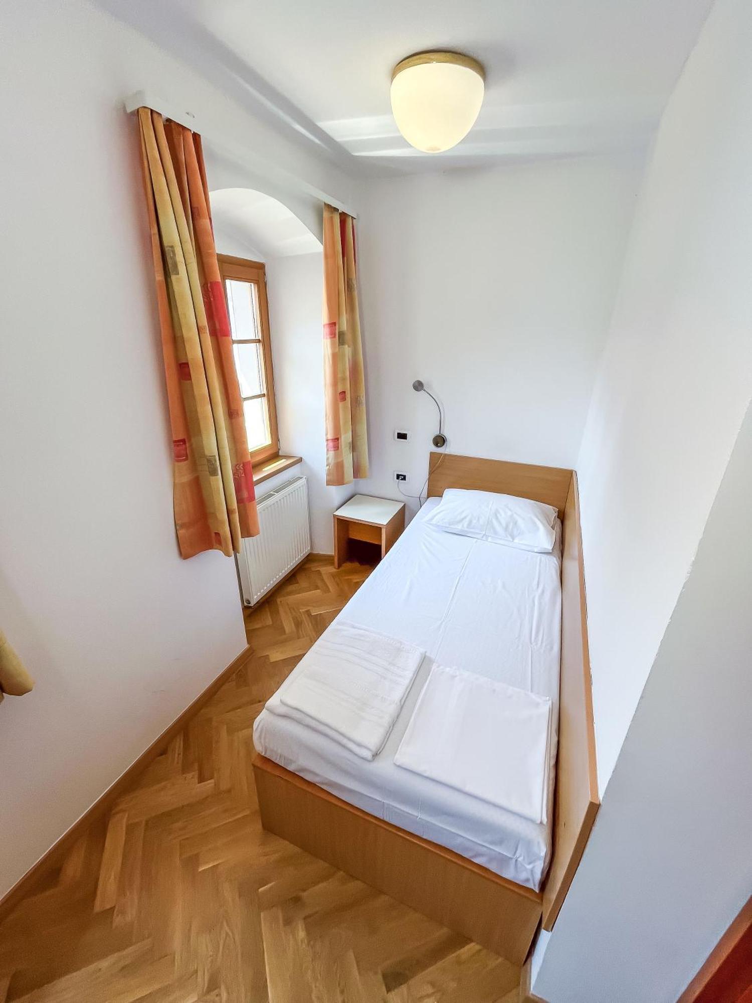 Hostel Sveta Ana كوبر المظهر الخارجي الصورة