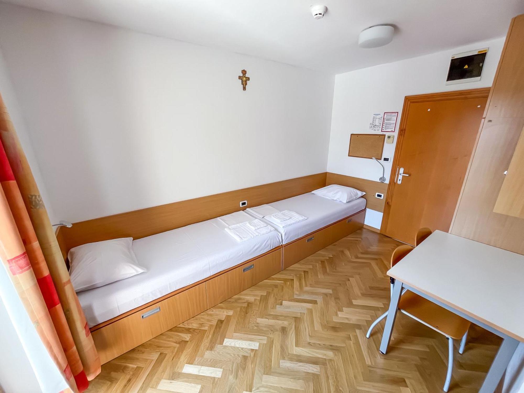 Hostel Sveta Ana كوبر المظهر الخارجي الصورة