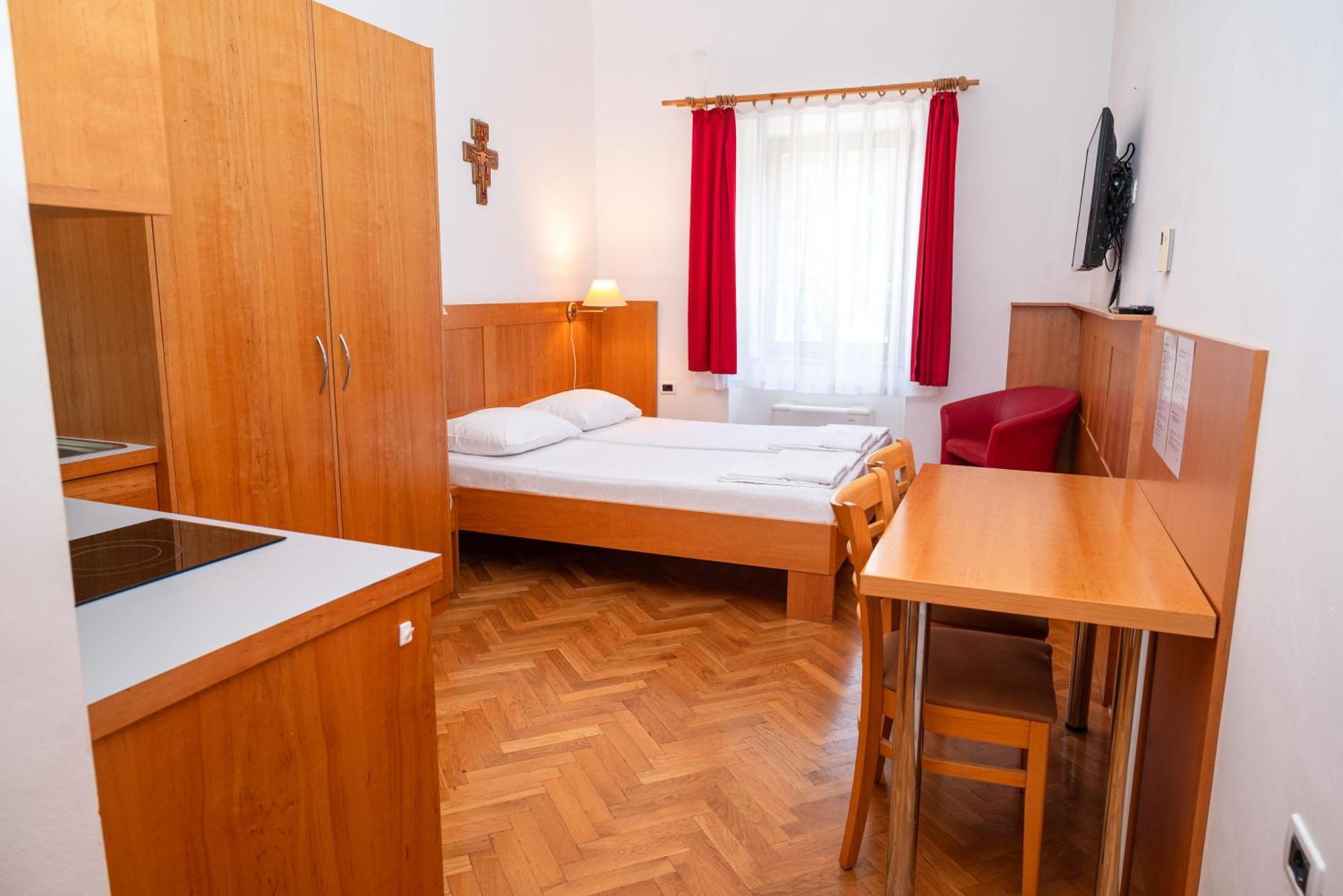 Hostel Sveta Ana كوبر المظهر الخارجي الصورة