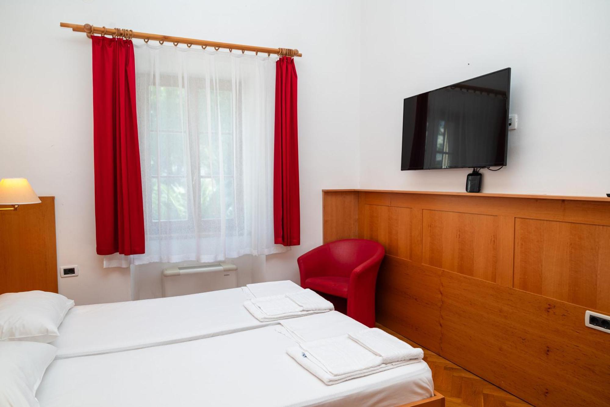 Hostel Sveta Ana كوبر المظهر الخارجي الصورة