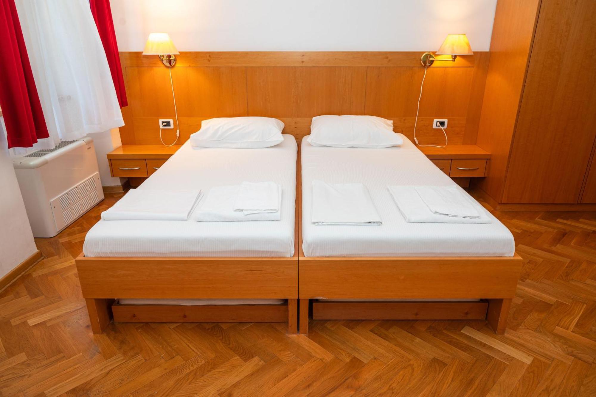 Hostel Sveta Ana كوبر المظهر الخارجي الصورة