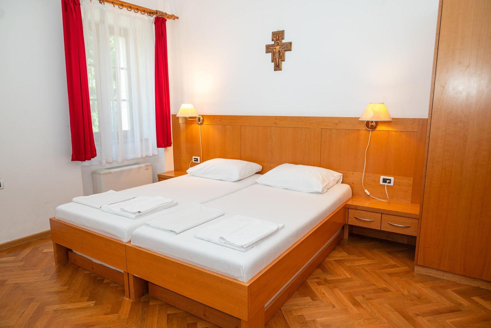 Hostel Sveta Ana كوبر المظهر الخارجي الصورة